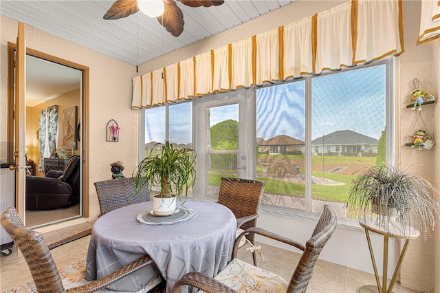 sunroom / solarium with ceiling fan