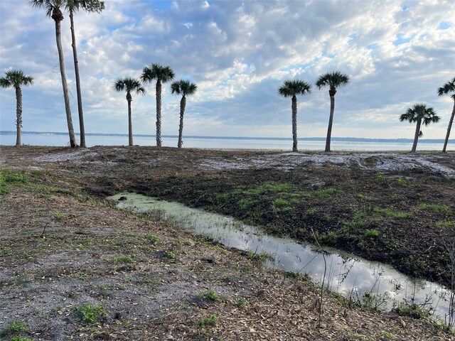 12115 SE Sunset Harbor Rd, Weirsdale, FL 32195