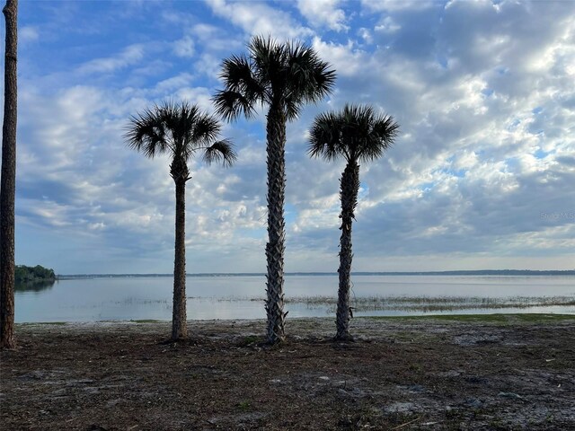 12115 SE Sunset Harbor Rd, Weirsdale, FL 32195