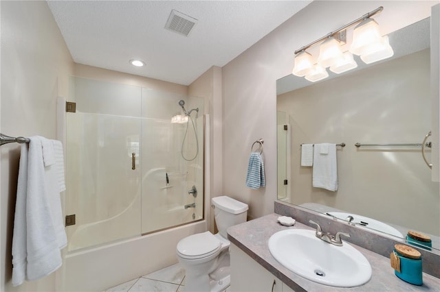 full bath with visible vents, bath / shower combo with glass door, toilet, a textured ceiling, and vanity