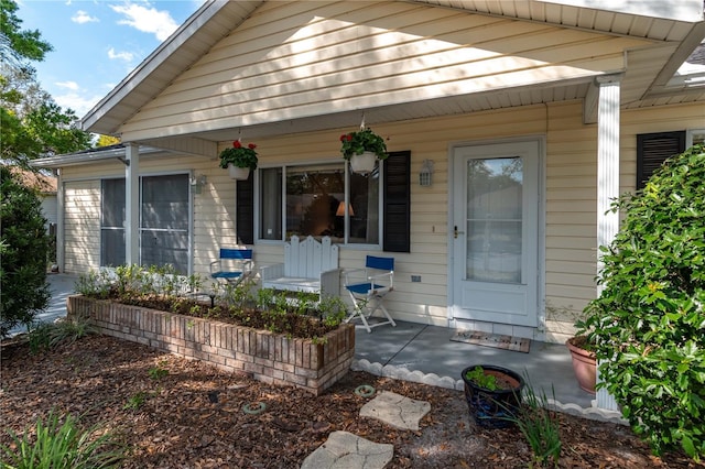 property entrance featuring a porch