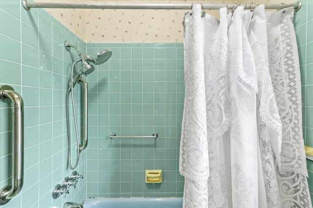 full bathroom featuring shower / bathtub combination with curtain