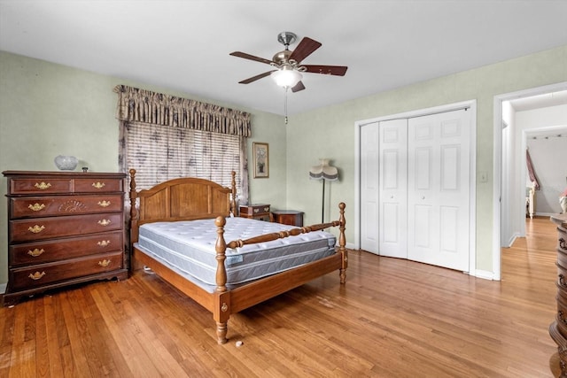 bedroom with light wood-style floors, a ceiling fan, baseboards, and a closet