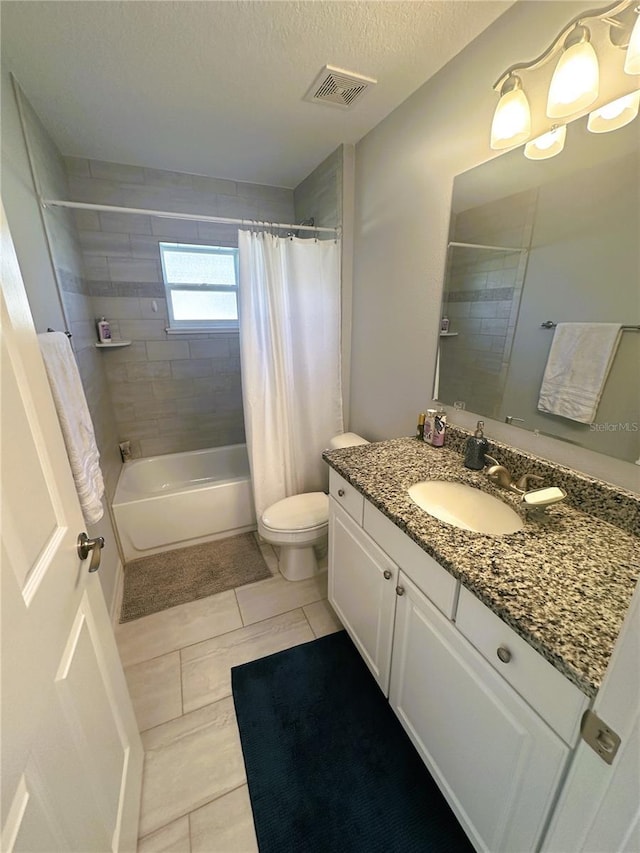 full bathroom featuring visible vents, toilet, shower / bath combo with shower curtain, vanity, and a textured ceiling