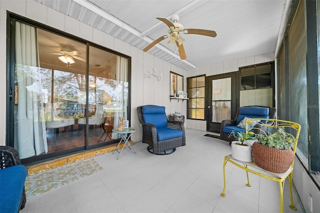 sunroom with a ceiling fan