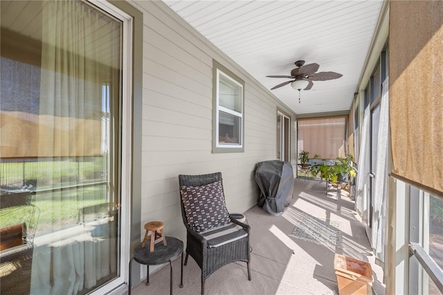 sunroom / solarium featuring ceiling fan