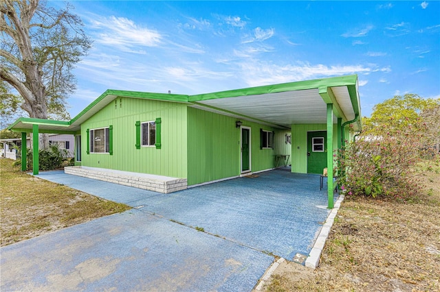 view of front of home featuring a carport