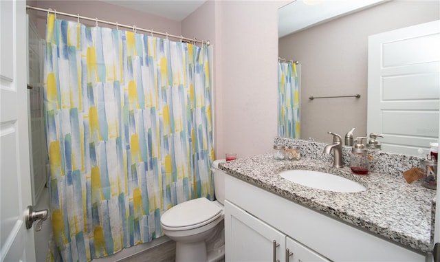 full bath with toilet, a shower with curtain, and vanity