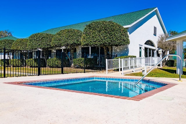 view of swimming pool with fence and a swimming pool