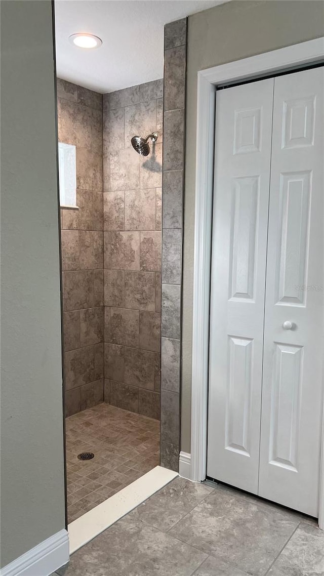 full bath with tiled shower