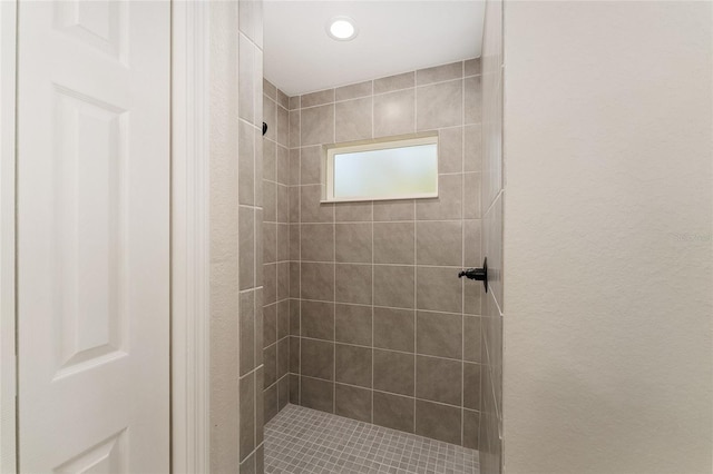 114 Bay Dr, Ocklawaha, FL 32179 - bathroom featuring tiled shower