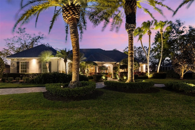 view of front facade featuring a front lawn and stucco siding