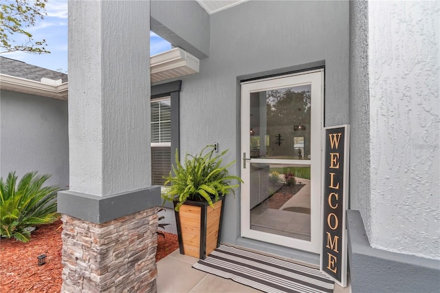 entrance to property with stucco siding