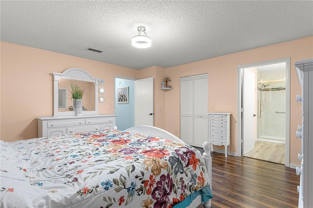 bedroom with baseboards, visible vents, wood finished floors, a textured ceiling, and a closet