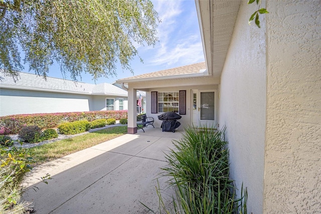 entrance to property with stucco siding