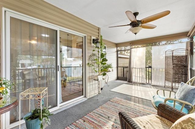 sunroom / solarium featuring a ceiling fan