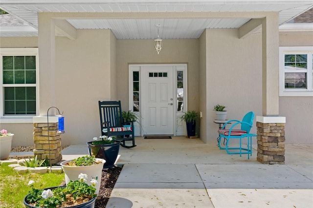 entrance to property with stucco siding