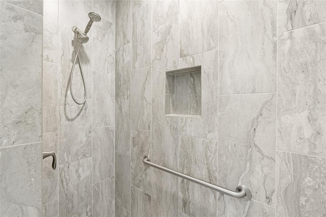 room details featuring tiled shower