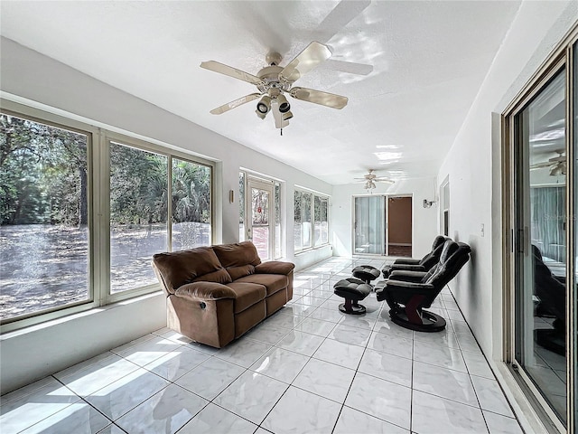 sunroom with ceiling fan