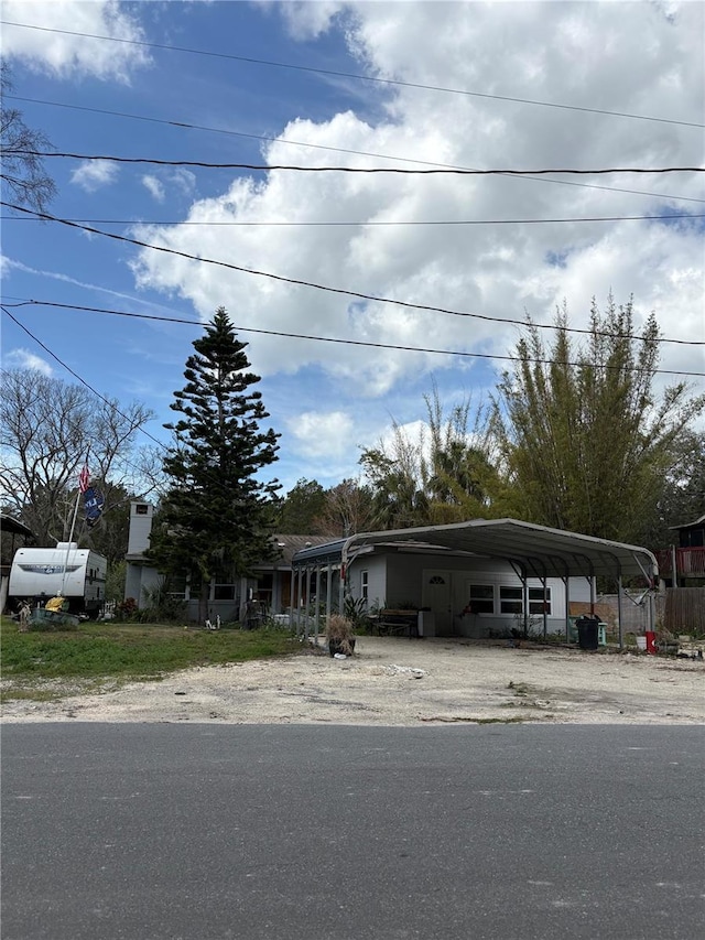 view of front of property featuring driveway