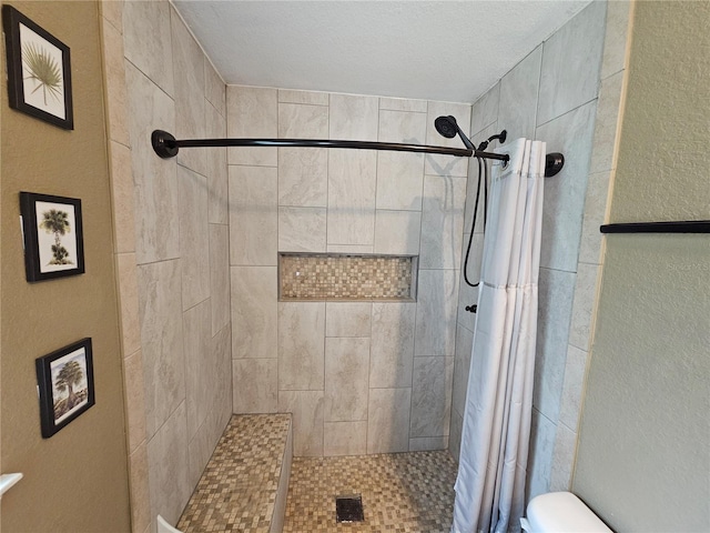 full bath featuring a tile shower and toilet