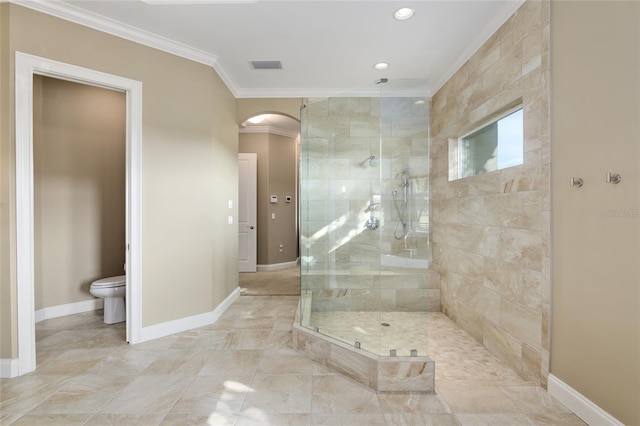 full bathroom featuring toilet, a shower stall, visible vents, and crown molding