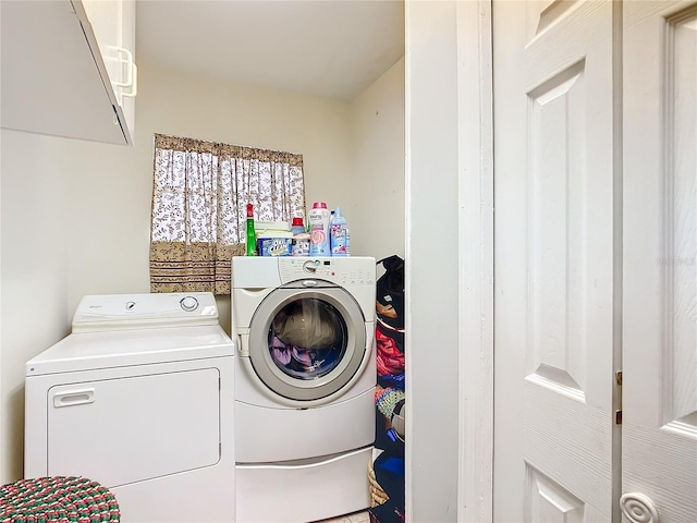 laundry room with washing machine and dryer