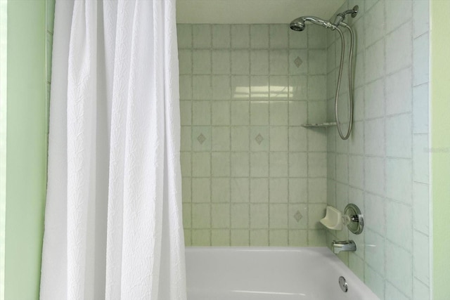 full bathroom featuring shower / bathtub combination with curtain