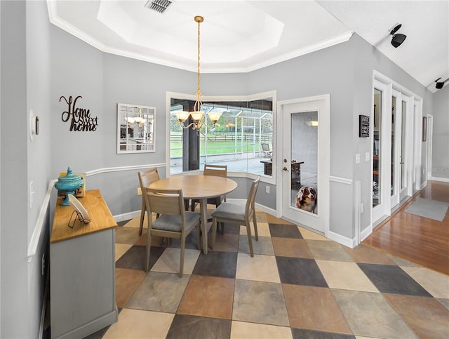 dining room featuring baseboards, a tray ceiling, visible vents, and an inviting chandelier