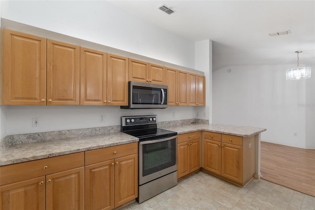 kitchen with visible vents, decorative light fixtures, vaulted ceiling, a peninsula, and stainless steel appliances