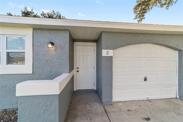 view of exterior entry with stucco siding