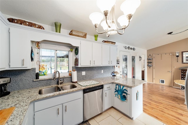 kitchen with visible vents, decorative backsplash, a peninsula, stainless steel dishwasher, and a sink