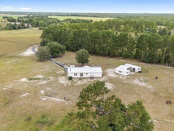 birds eye view of property featuring a rural view