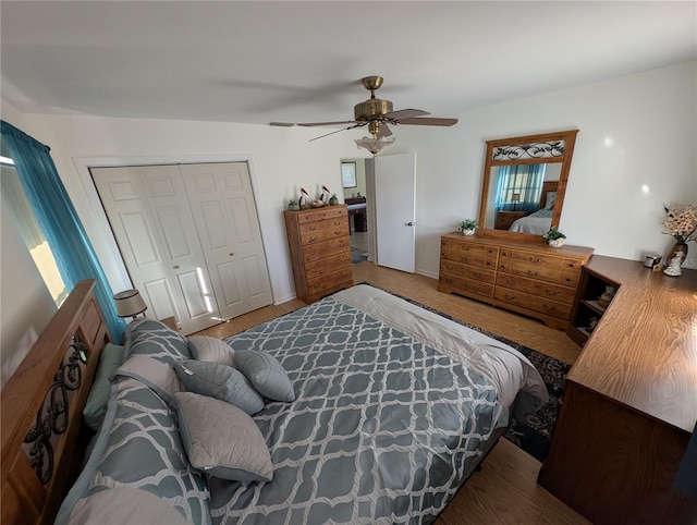 bedroom with wood finished floors, a ceiling fan, and a closet