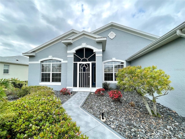 entrance to property with stucco siding