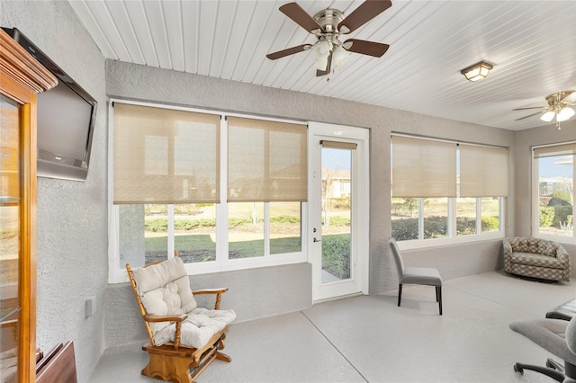 sunroom / solarium with ceiling fan