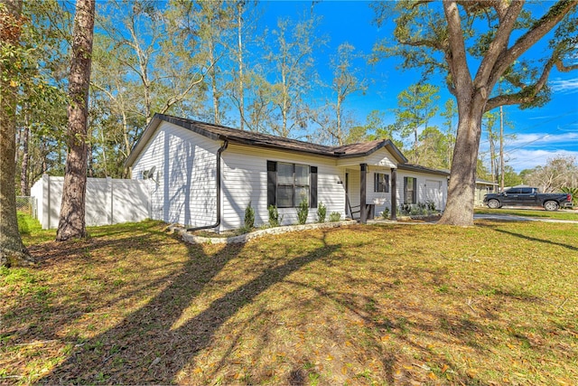 view of front of home featuring a front yard and fence