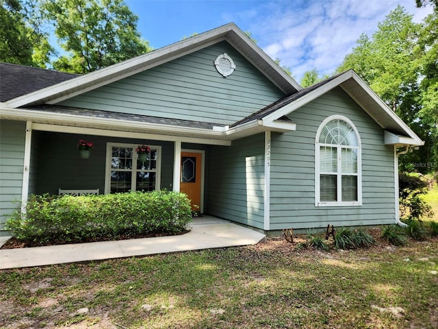 ranch-style house with roof with shingles