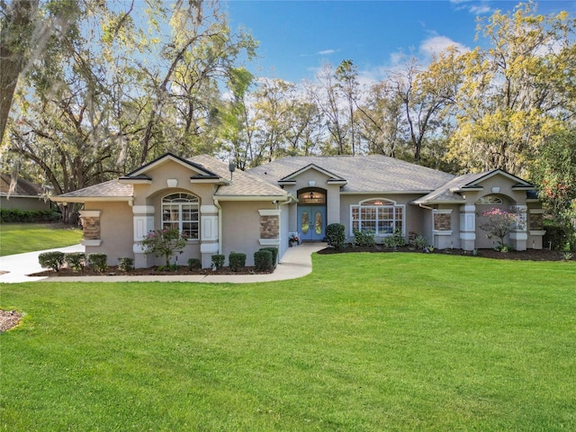 view of front of house featuring stucco siding and a front yard