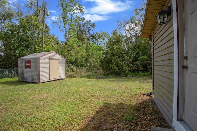 view of yard featuring an outdoor structure and a storage unit