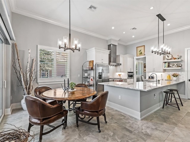 dining space featuring visible vents, a notable chandelier, a healthy amount of sunlight, and crown molding