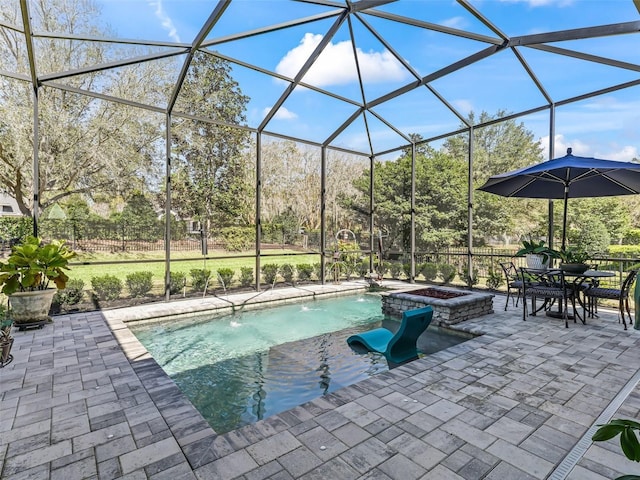 outdoor pool featuring a patio, a jacuzzi, fence, and a lanai