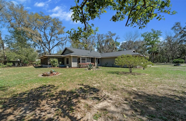 view of front of home featuring a fire pit and a front lawn