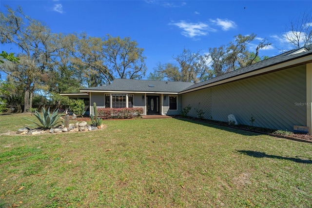 view of front facade with a front yard