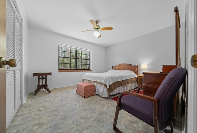 bedroom with a closet, ceiling fan, and baseboards