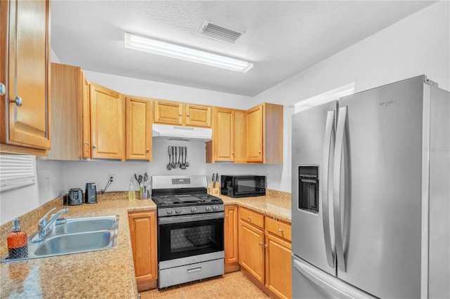 kitchen with visible vents, a sink, under cabinet range hood, stainless steel appliances, and light countertops