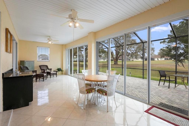 sunroom / solarium with a ceiling fan