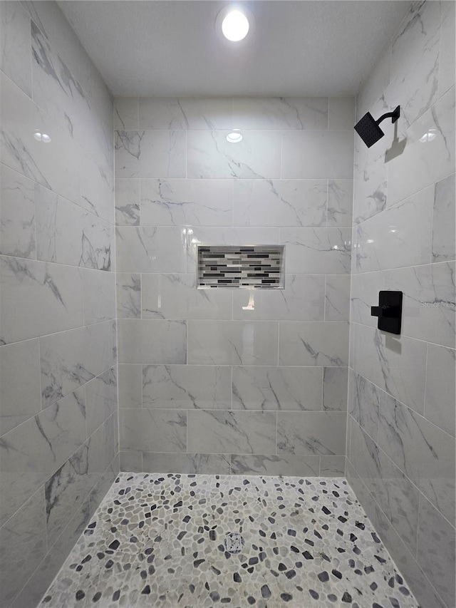 full bath with tiled shower