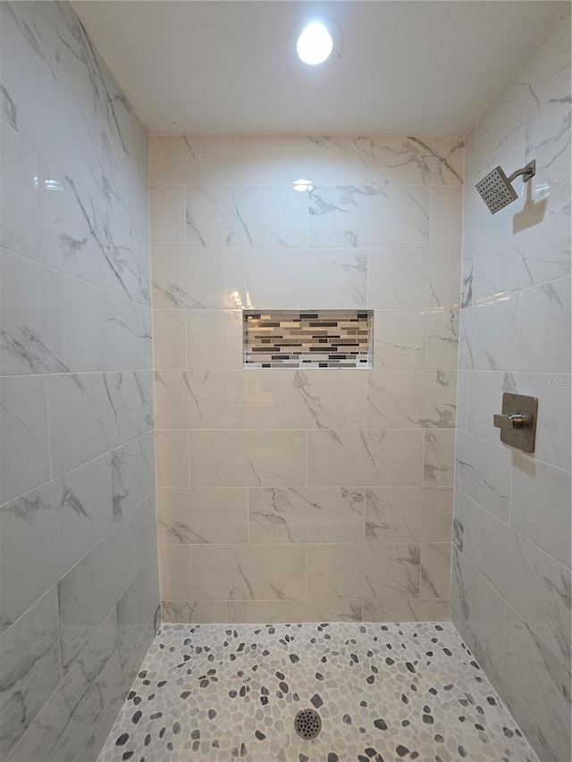 full bath featuring a tile shower