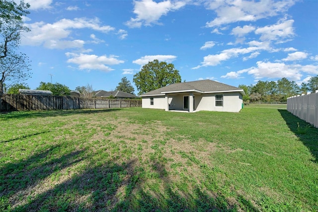 view of yard featuring a fenced backyard